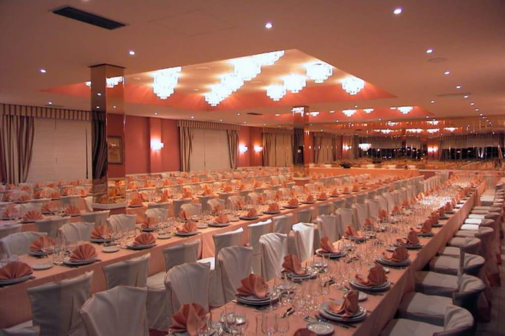 Mlc Benavente Hotel Exterior photo