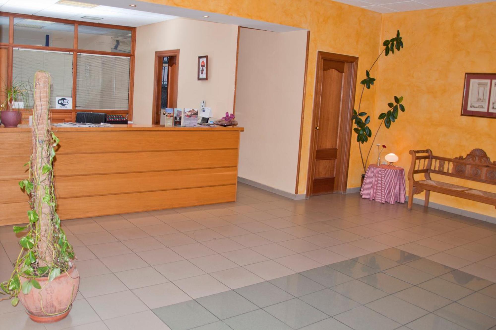 Mlc Benavente Hotel Exterior photo